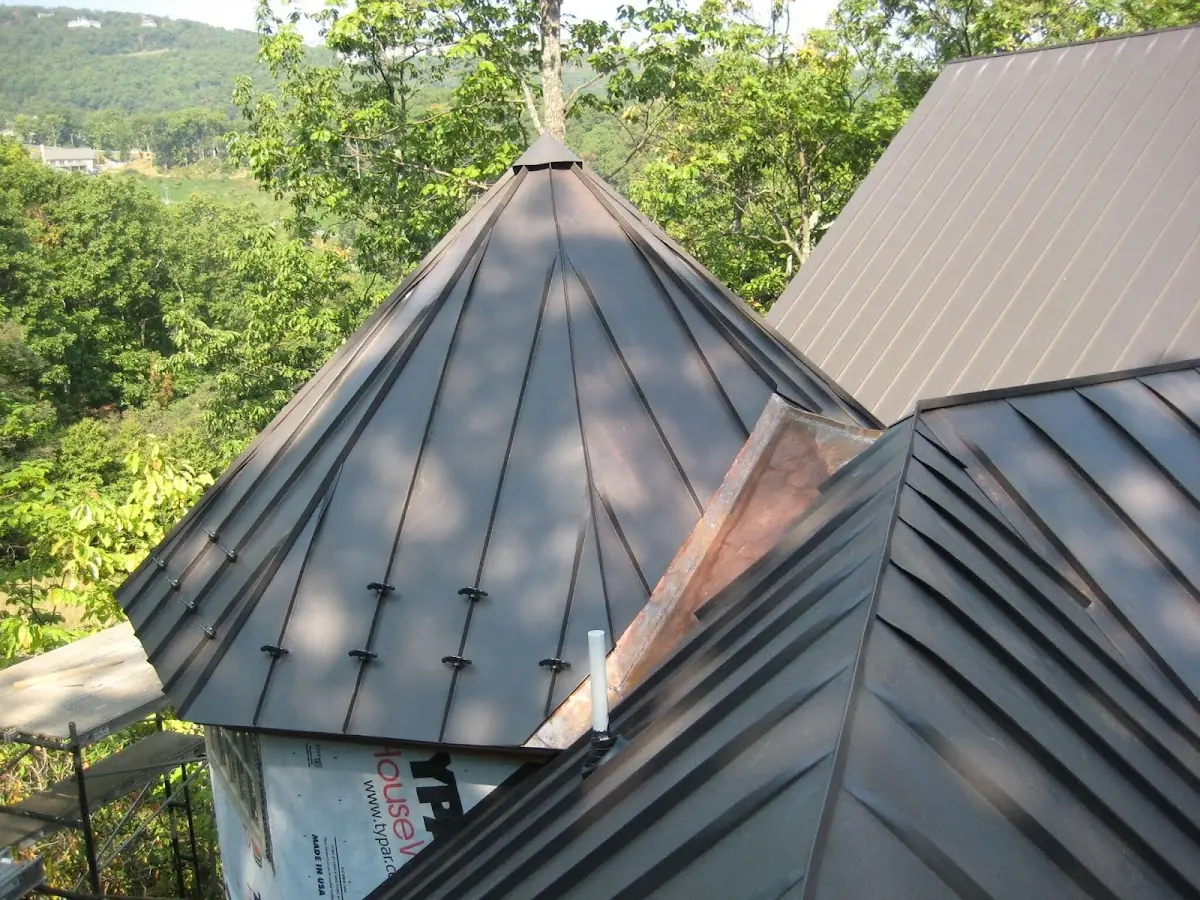 Professional Roof Tarp Installation by Craftsman Roofing in Lou-vre Estates